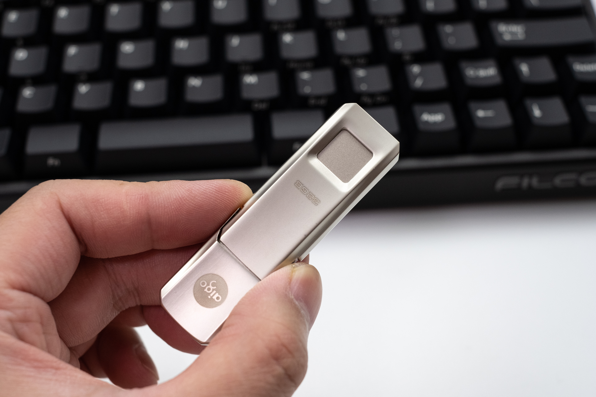 指尖机密,SM4机密算法更安全:爱国者指纹加密U盘U90