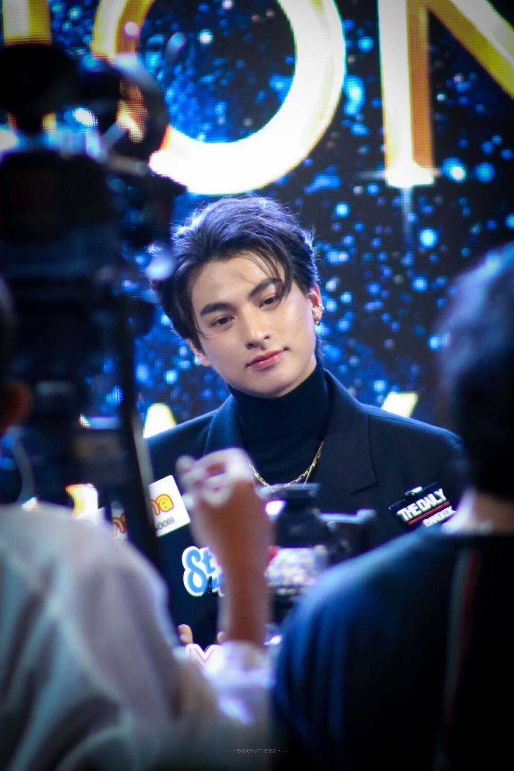 人间天使糕卡娜：热爱足球名校毕业签约三台未来可期