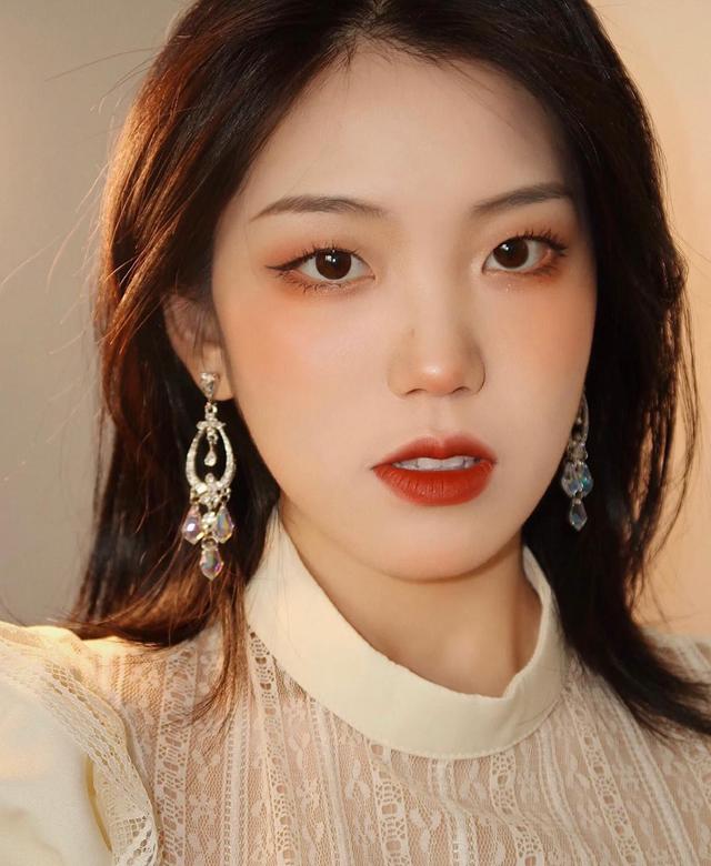 适合单眼皮的高级感眼妆,怎么选择适合单眼内双眼皮的眼妆