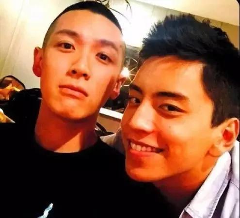 比起老男人，她果然还是更爱富二代啊