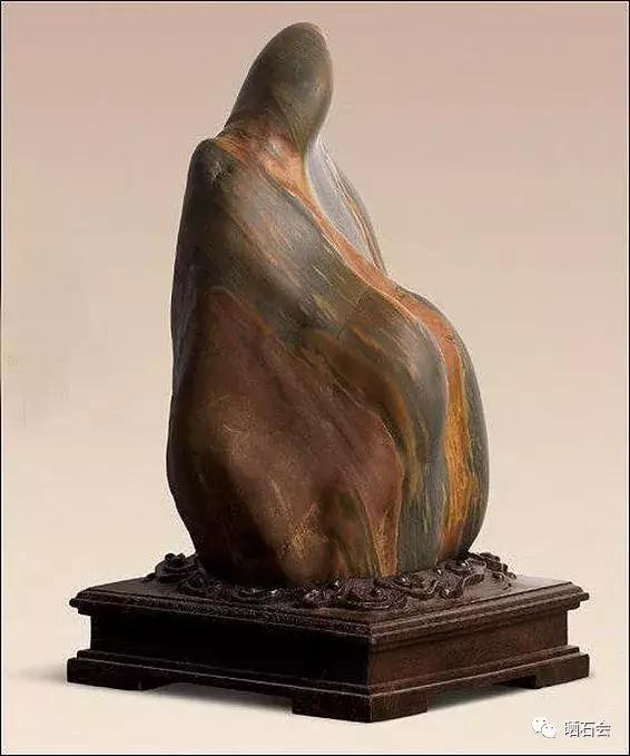 这些奇奇怪怪的奇石让人不忍直视,奇石每一件都是绝无仅有