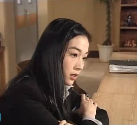 气质优雅知性,凭一个23年前的广告为大众熟知,故事就从这里开始