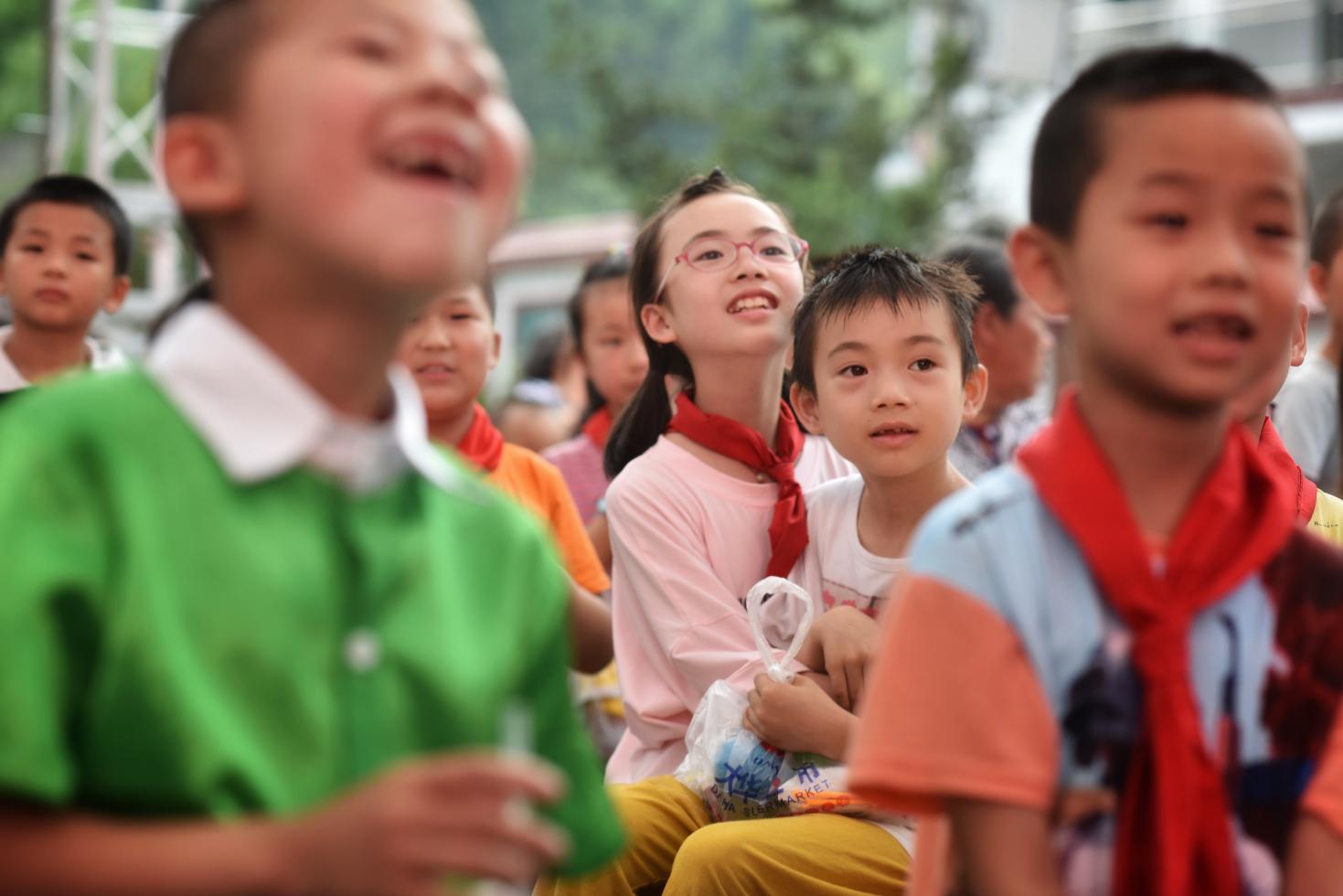 当从未进过影院的山里娃遇见露天电影，duang