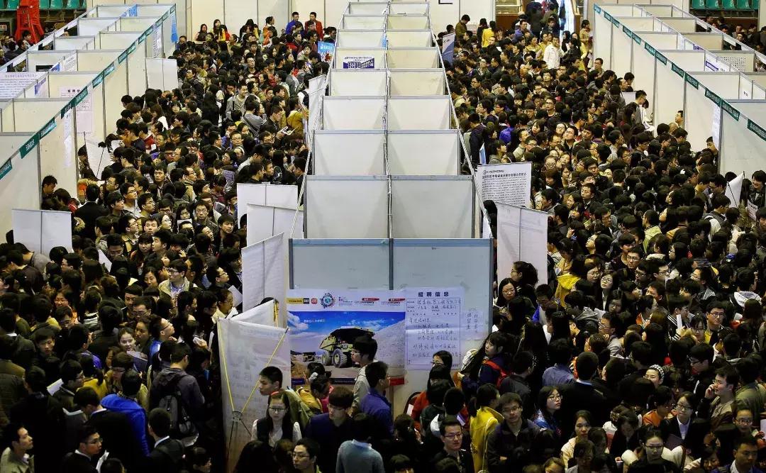 跳槽涨工资为啥比升职快,为什么跳槽后工资涨了