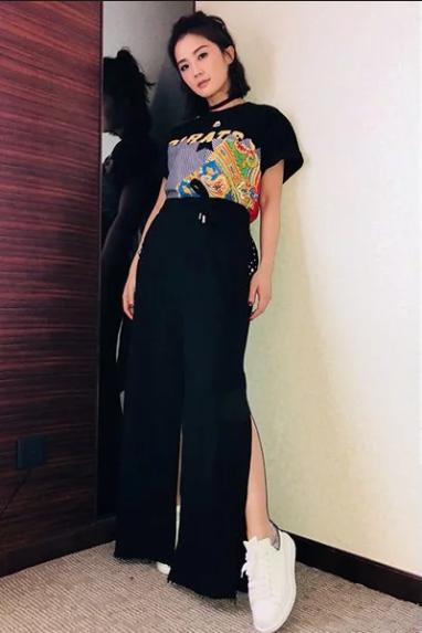 亚历山大麦昆小白鞋彩虹,亚历山大麦昆小白鞋开胶