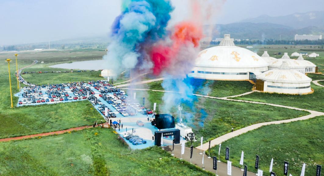 我和2000多名领克车主，驰骋在草原上