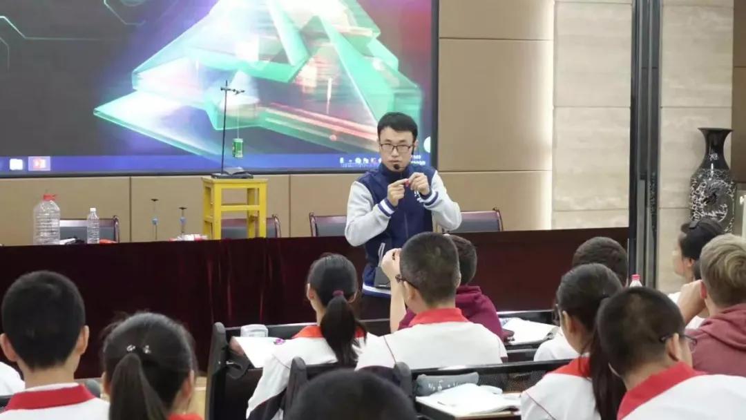学习好的人一定会被人喜欢吗,学习好的人一定开心吗