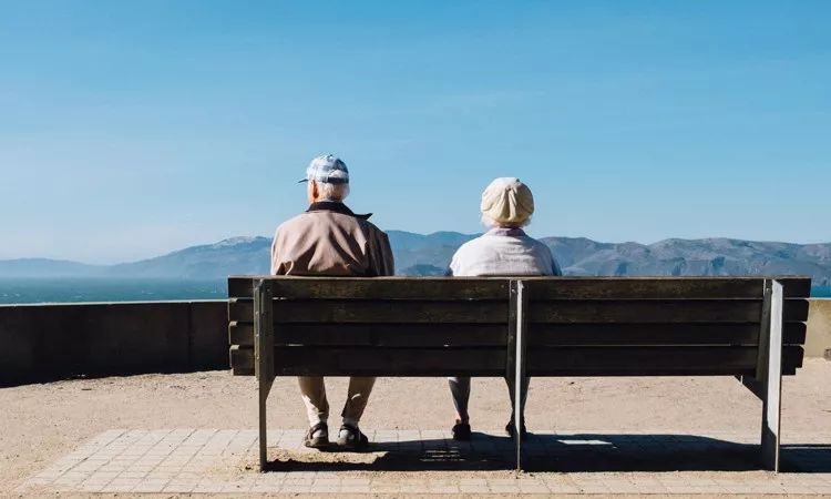 “我奶奶，91岁，染上艾滋病”：请正视老年人的性需求