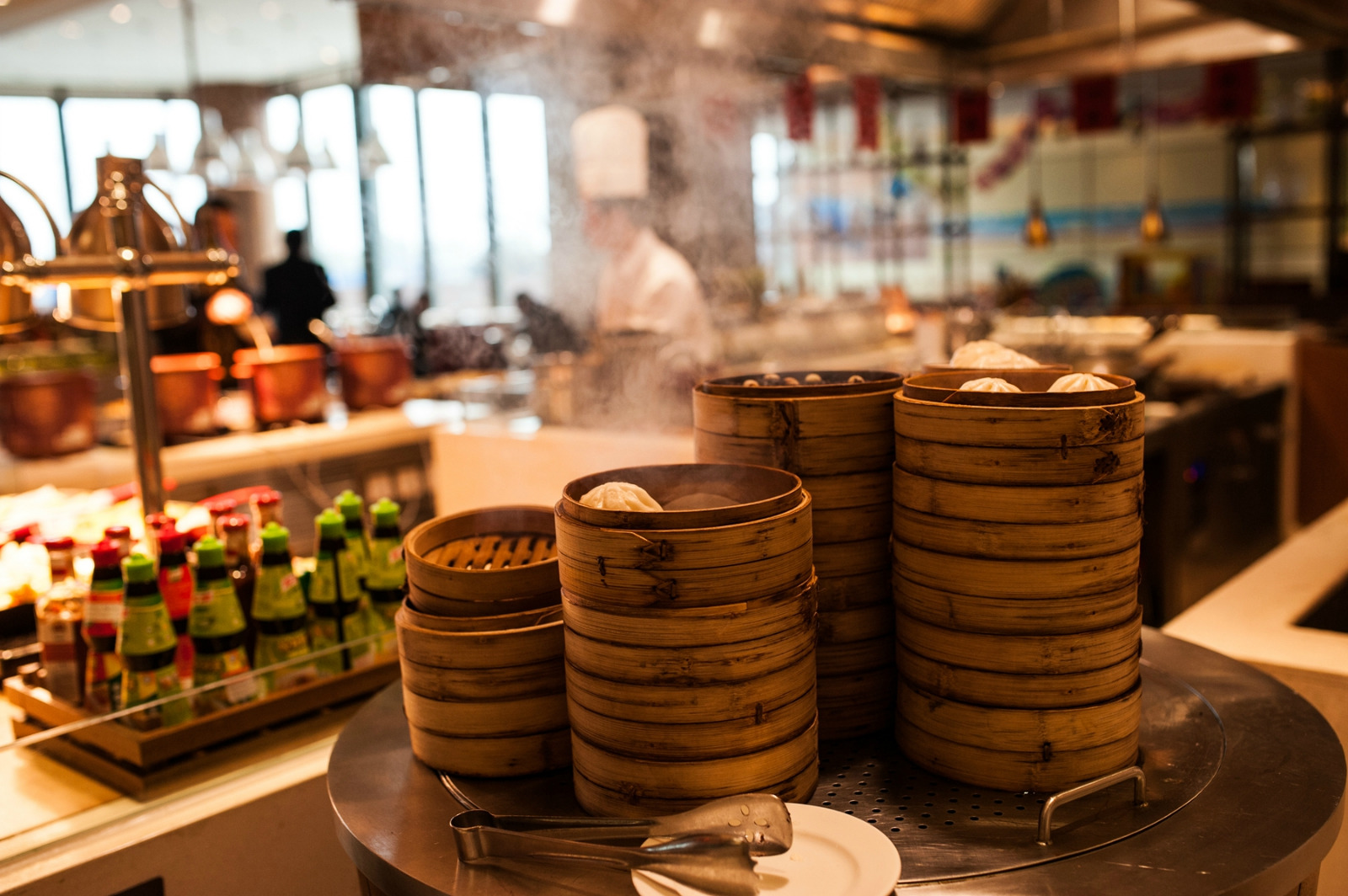 侧吸式和顶吸式油烟机哪种更实用,顶吸式和侧吸式油烟机哪个好用