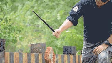 甄子丹杀破狼与吴京对打片段,棍法对决甄子丹完整版