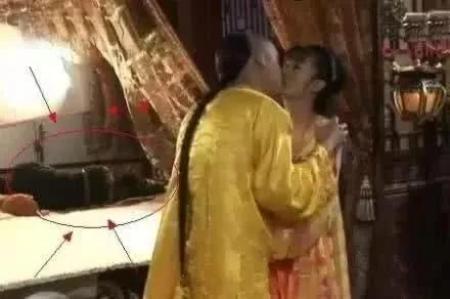 雍正被康熙秘密召见穿帮镜头,雍正穿帮镜头运动鞋