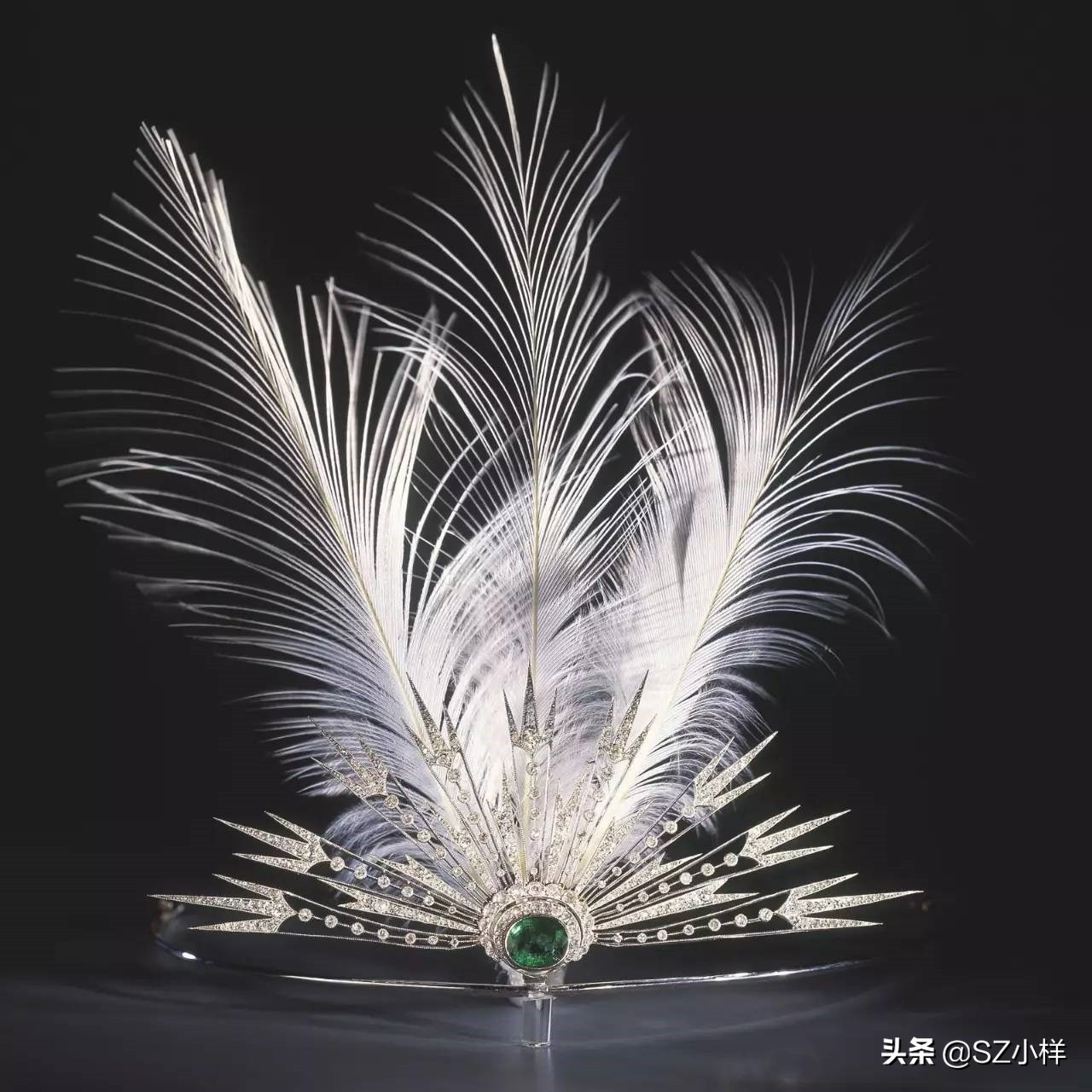 轻盈飘逸的羽毛,承载厚重的文化,演绎珠宝界永不落幕的时尚经典