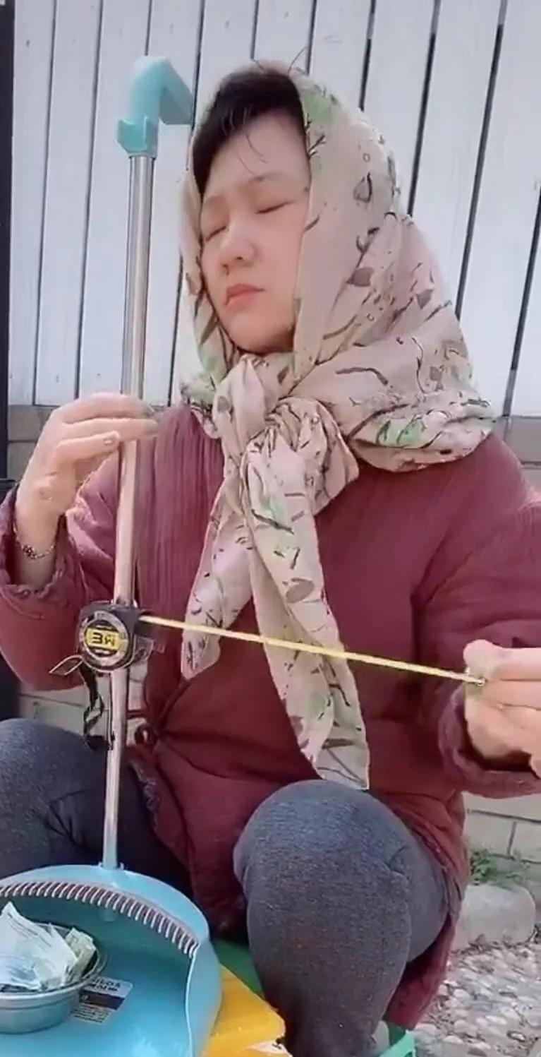 安徽台一姐周群台下好嚣张,安徽台一姐周群艺术照