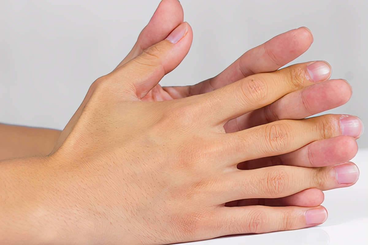 骨折上了钢板有炎症需要取钢板,骨折上钢板与取钢板哪个痛苦轻