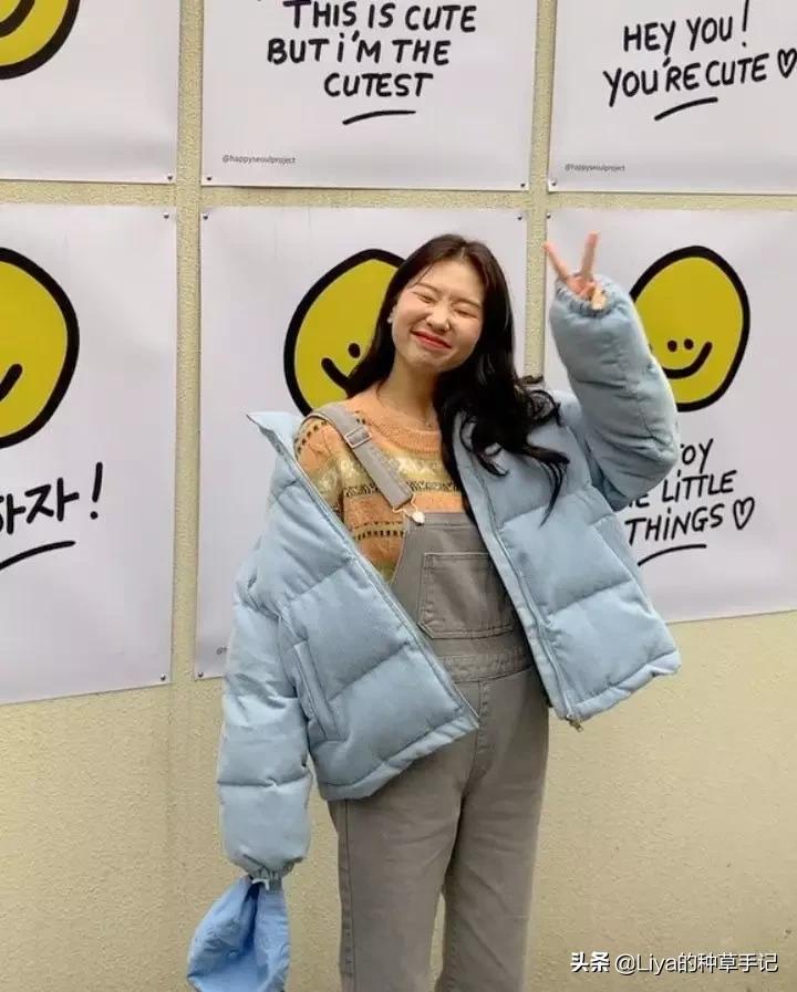 冬季羊羔毛卫衣怎么搭配才好看,冬款羊羔毛卫衣怎么搭配才好看