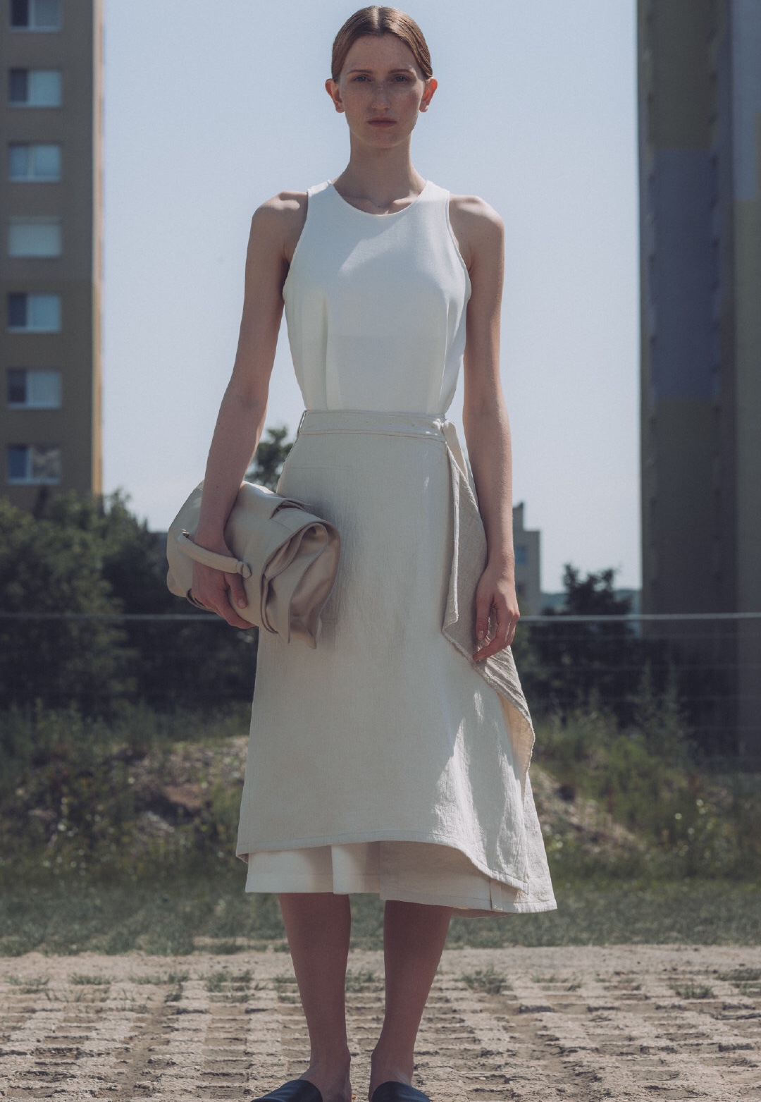 完美通勤穿搭｜18个性冷淡风极简主义品牌