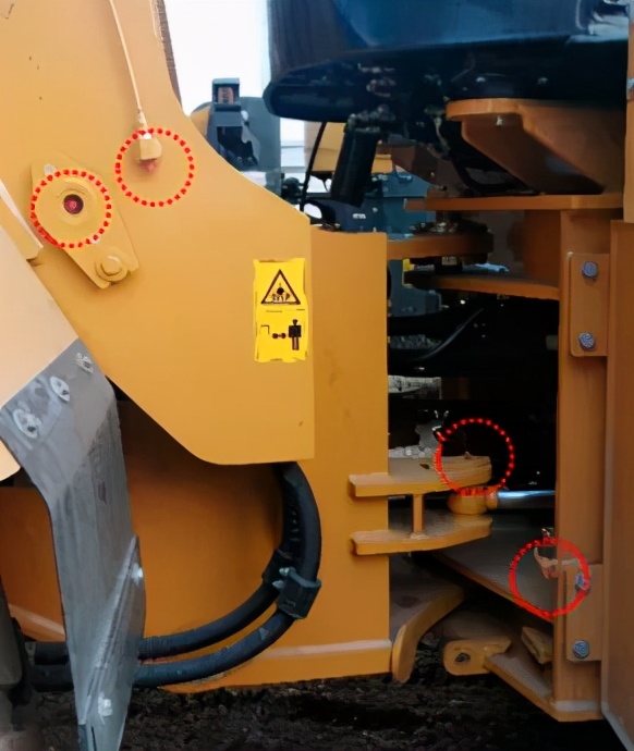 雷沃955k装载机和三一955K哪个好,三一sw955k装载机有几个挡位