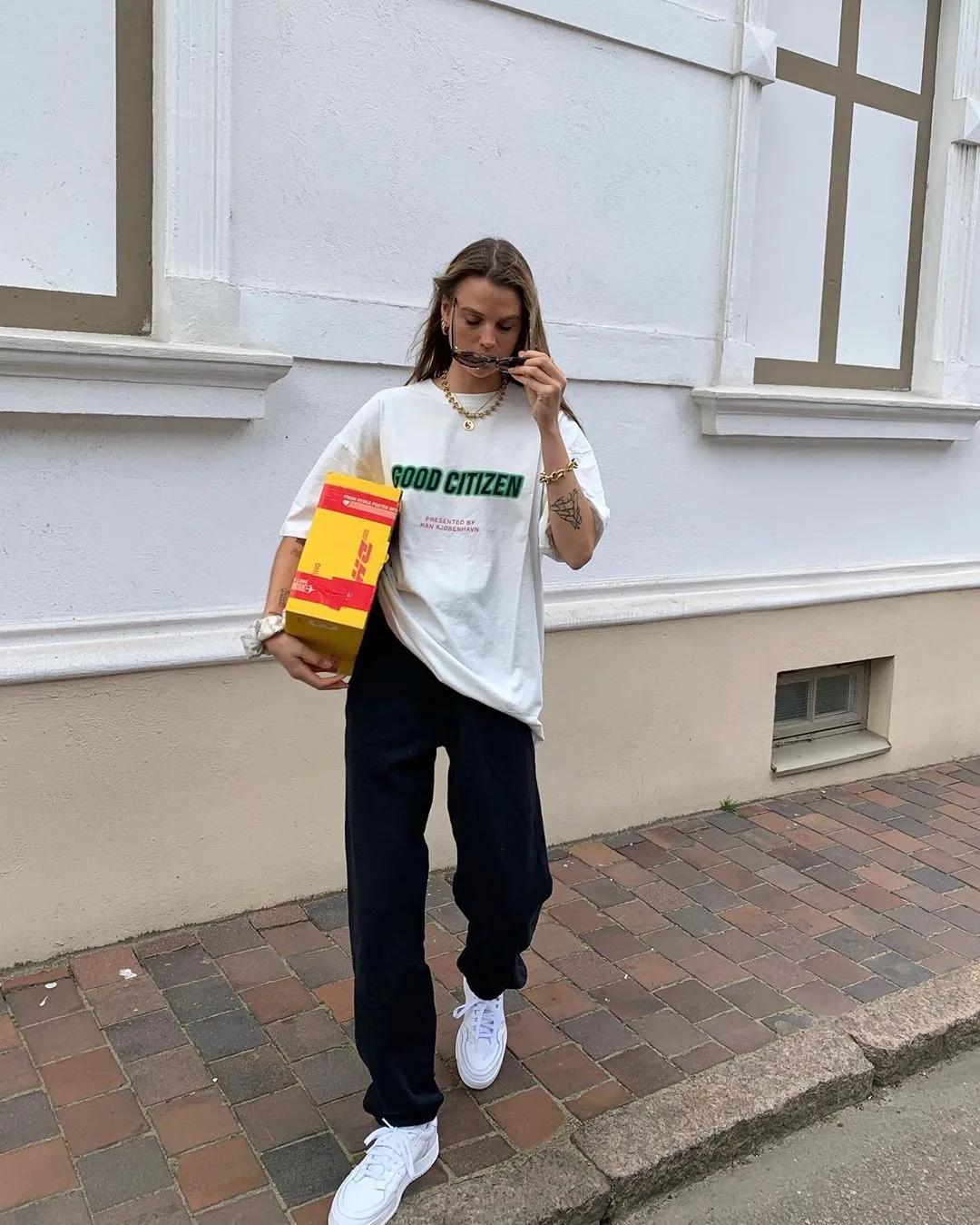 阔腿裤+运动鞋,大热天超防晒的满分穿搭!这4条显瘦显高巨有范儿