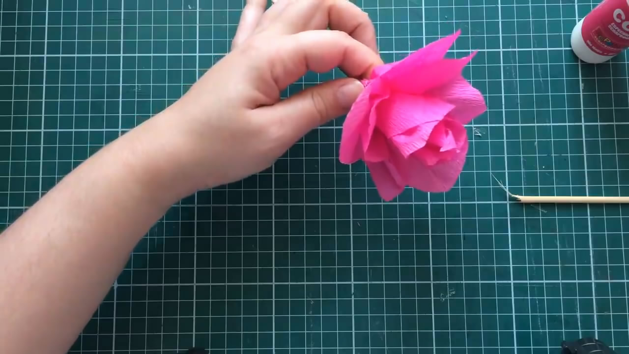 褶皱纸折花大全简单又漂亮,褶皱纸花教程简单好看