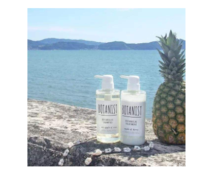 车玻璃上的水痕迹怎么才能擦干净,用什么妙招擦玻璃干净又不留水印