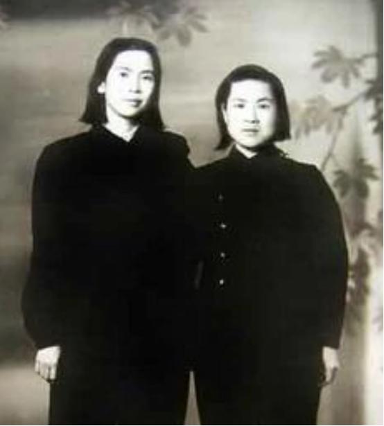 79年，*子珍贺**坐车路过*安门天**，看到毛主席挂像时直起身：开得慢点