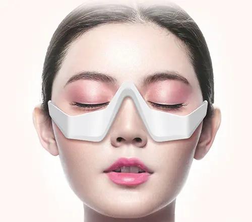 能放进包包的“美容院”，随时淡纹护眼，素颜美女少不了它