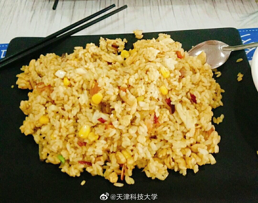 天津最馫大学食堂:晚上吃啥?给你安排的明明白白