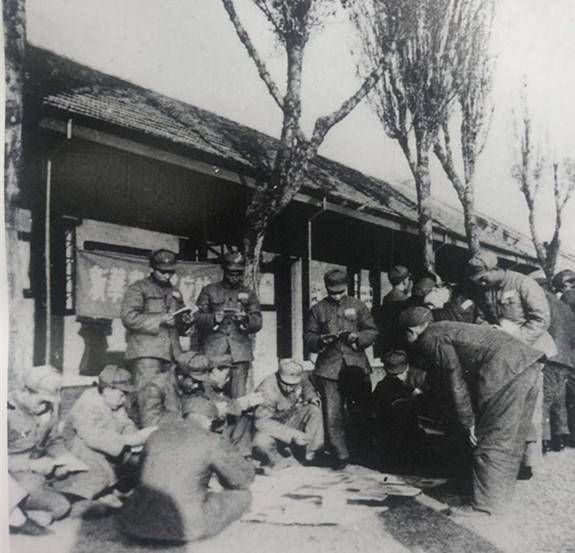 位列新街口“三店一场”的新华书店，有人曾用电视机票换一本书