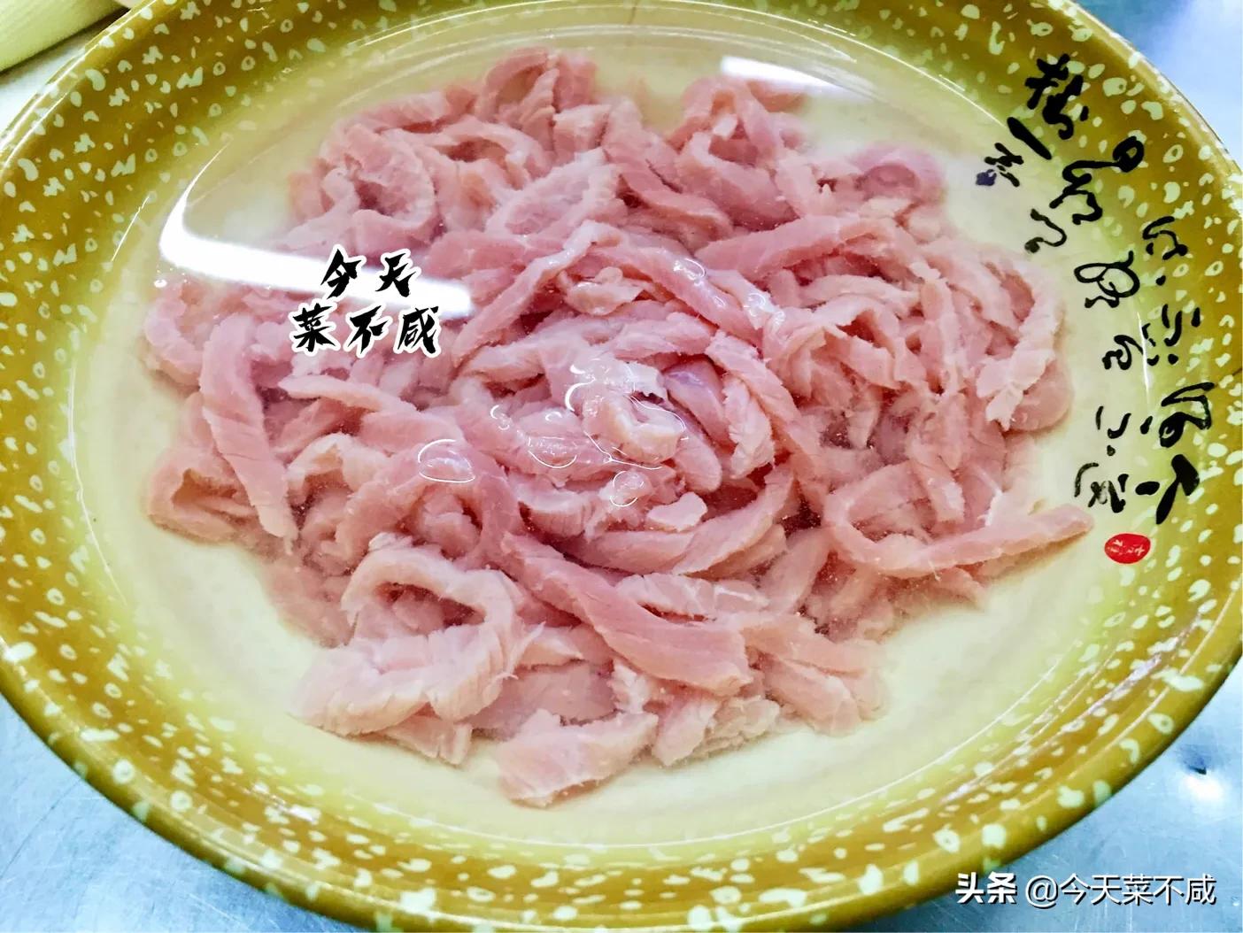 厨师长教你鸡肉、猪肉、牛肉的上浆秘籍，炒啥肉都鲜嫩爽滑还多汁