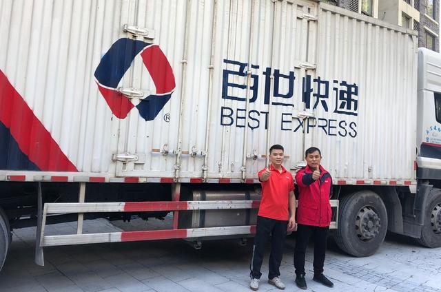 18岁男干快递累吗,18岁小伙一年挣100万