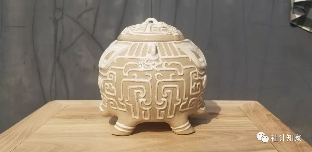 商周时期青铜鹰头卣,高仿商代青铜虎食人卣