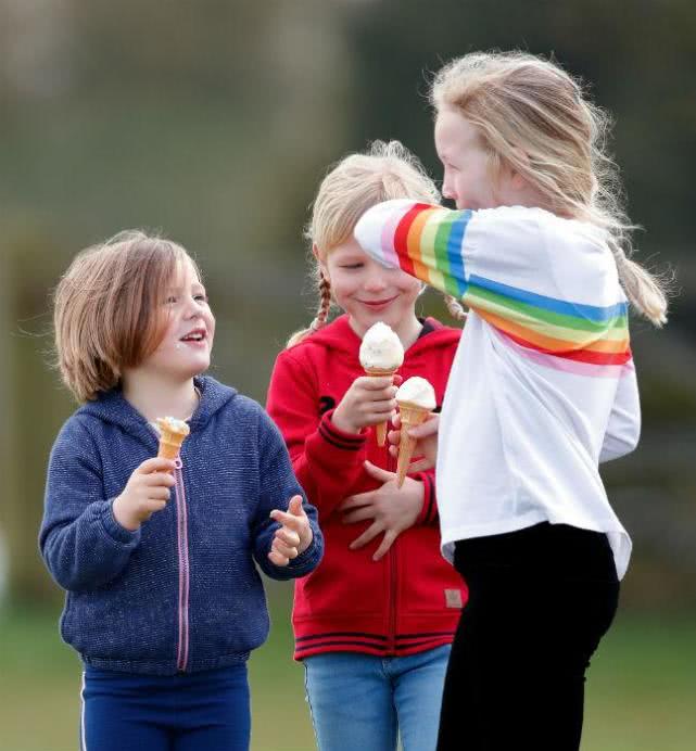 英女王的曾孙女夏洛特,英国女王和她的曾孙女夏洛特