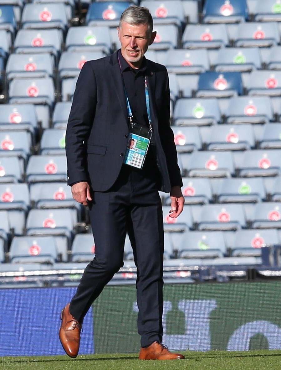 欧洲杯德国主帅勒夫,勒夫个人时装秀