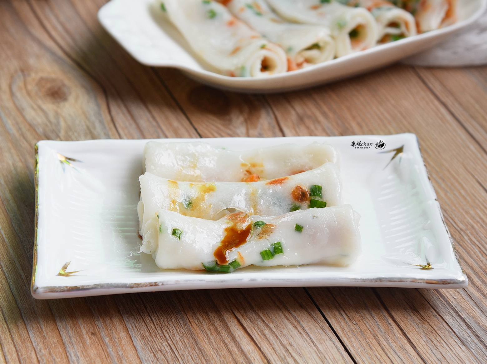 它用大米做的,做法简单,晶莹剔透,香滑可口,当早餐营养又好吃