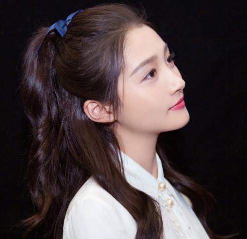 脸长的女生适合什么扎发,脸大发量多的女生适合什么扎发