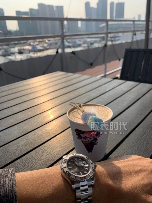 网友晒自己微信好友数量,网友晒1300手表