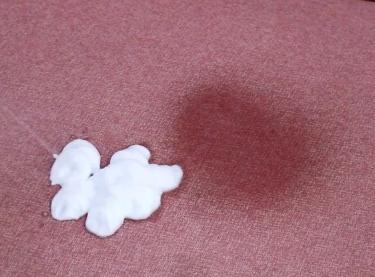 沙发脏了一擦就黑是怎么回事,沙发脏了擦一下