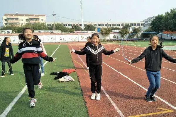 第一次月经后,宝*逼妈**13岁女儿跳绳“长高”,结果惊喜变惊吓