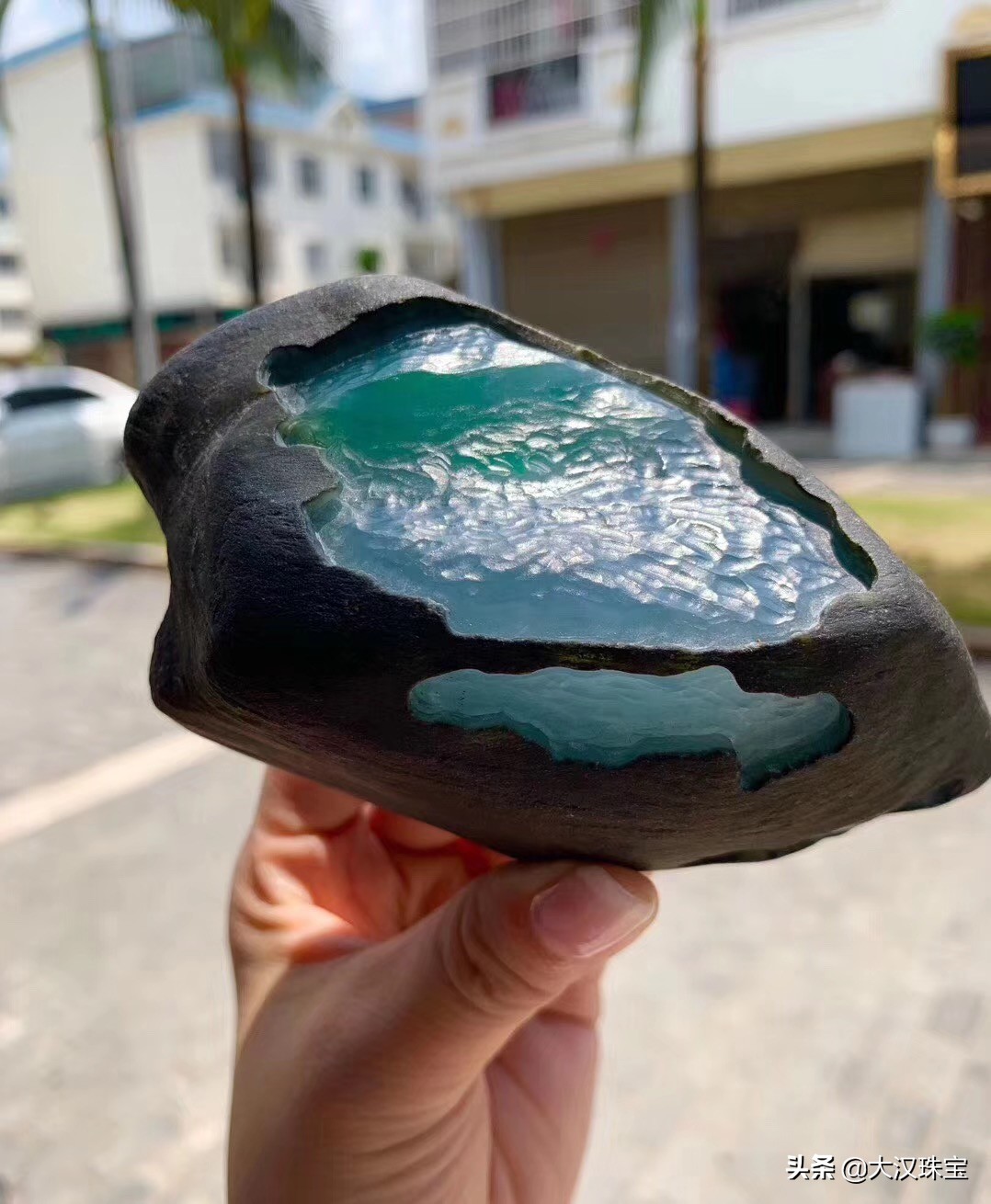 缅甸翡翠市场半开窗料子,缅甸翡翠开料子视频