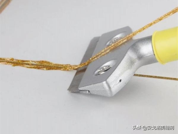 美缝剂粘在水龙头上了怎么清理,美缝剂粘到衣服上怎么清理