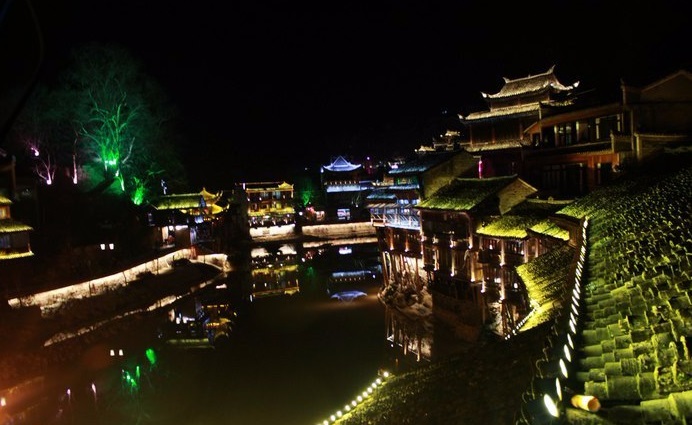 湖南湘西凤凰八面山,凤凰古城属于哪个市哪个县