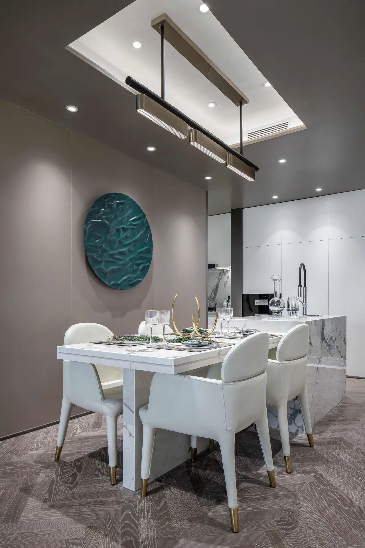 距离拥有一个爱马仕橙的家,不需要过多的费用,只需一片岩板设计