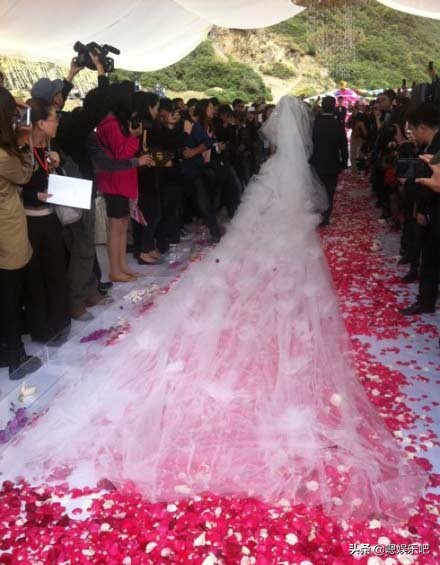 谢娜婚纱礼服,谢娜蓝色婚纱