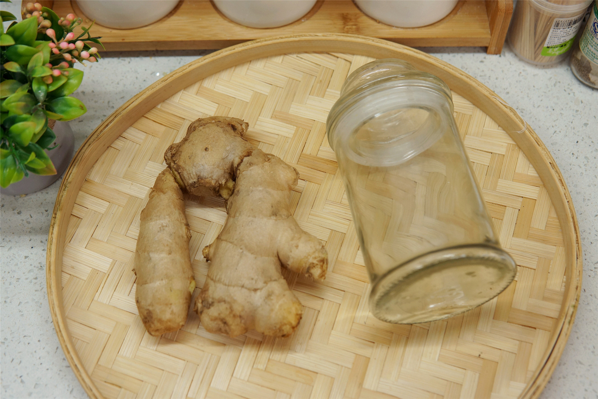 醋泡姜一年四季吃,醋泡姜好处多还有养胃的保健作用