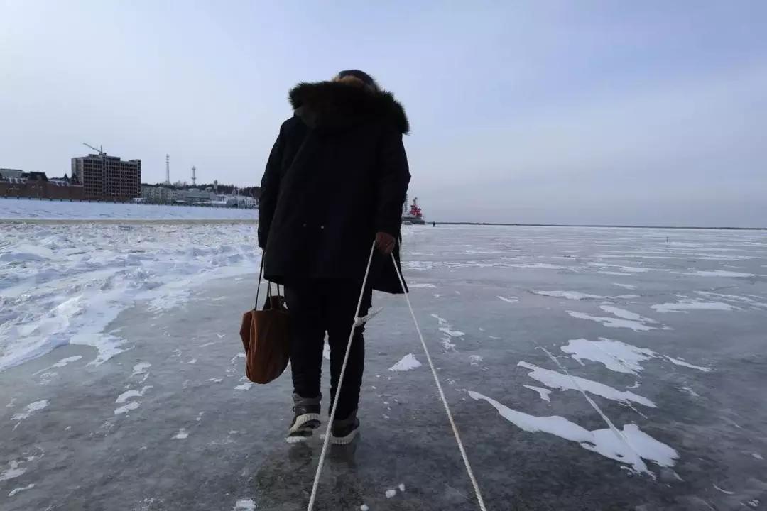 在祖国最东边零下20度的夜里,直播捞鱼