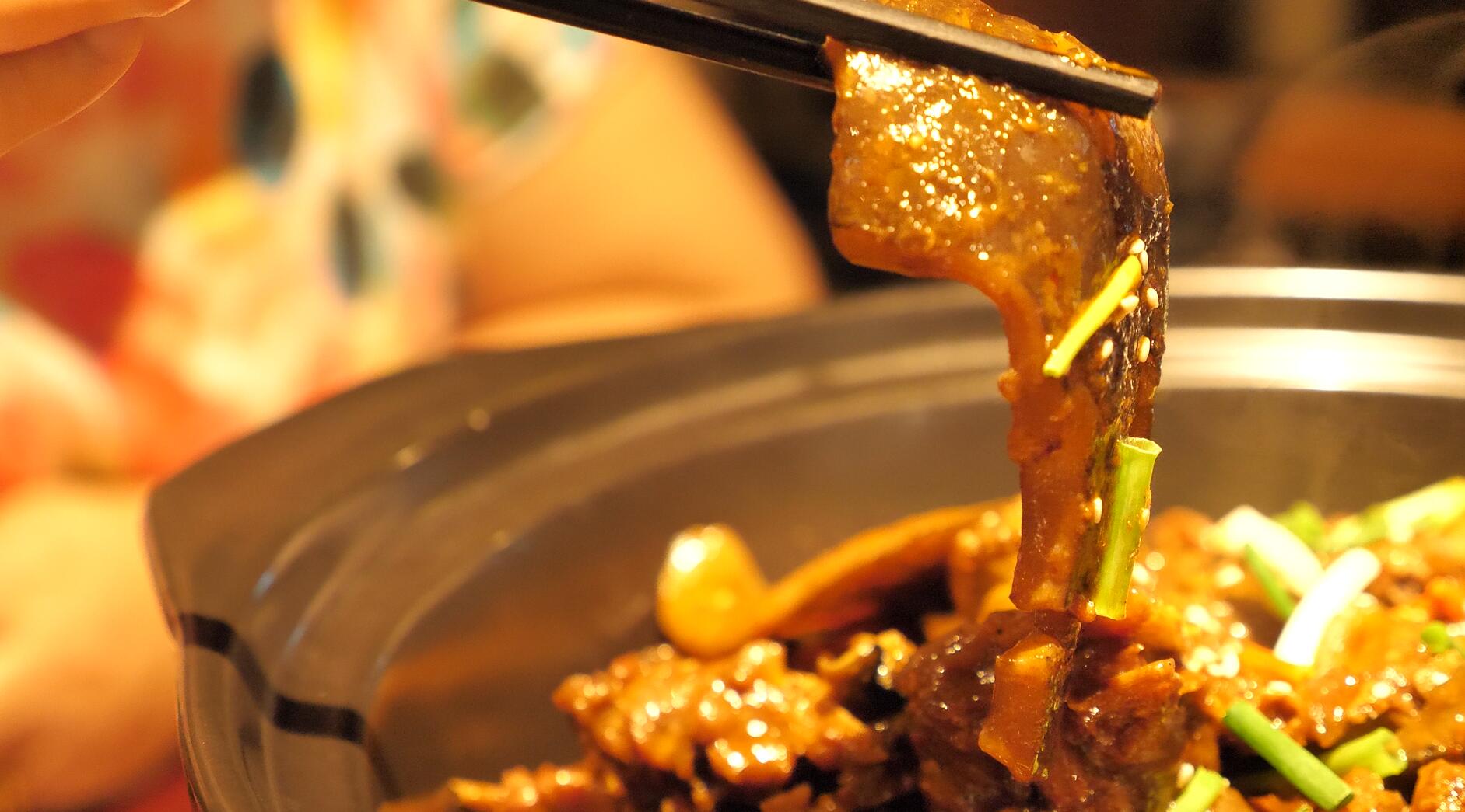 寻味武汉：天使与魔鬼的集合，洞庭街有家火爆的网红咖啡酒吧