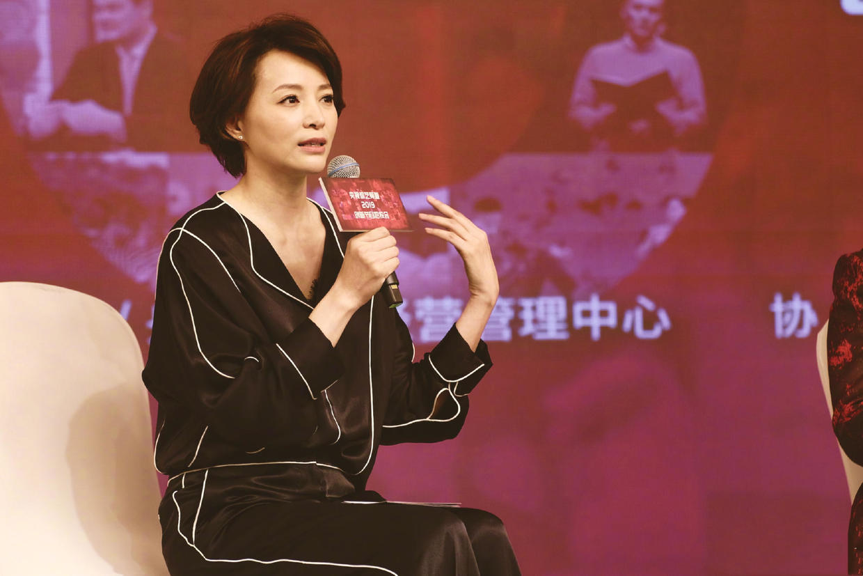 董卿格子衫穿搭,董卿优雅简约知性穿搭图片