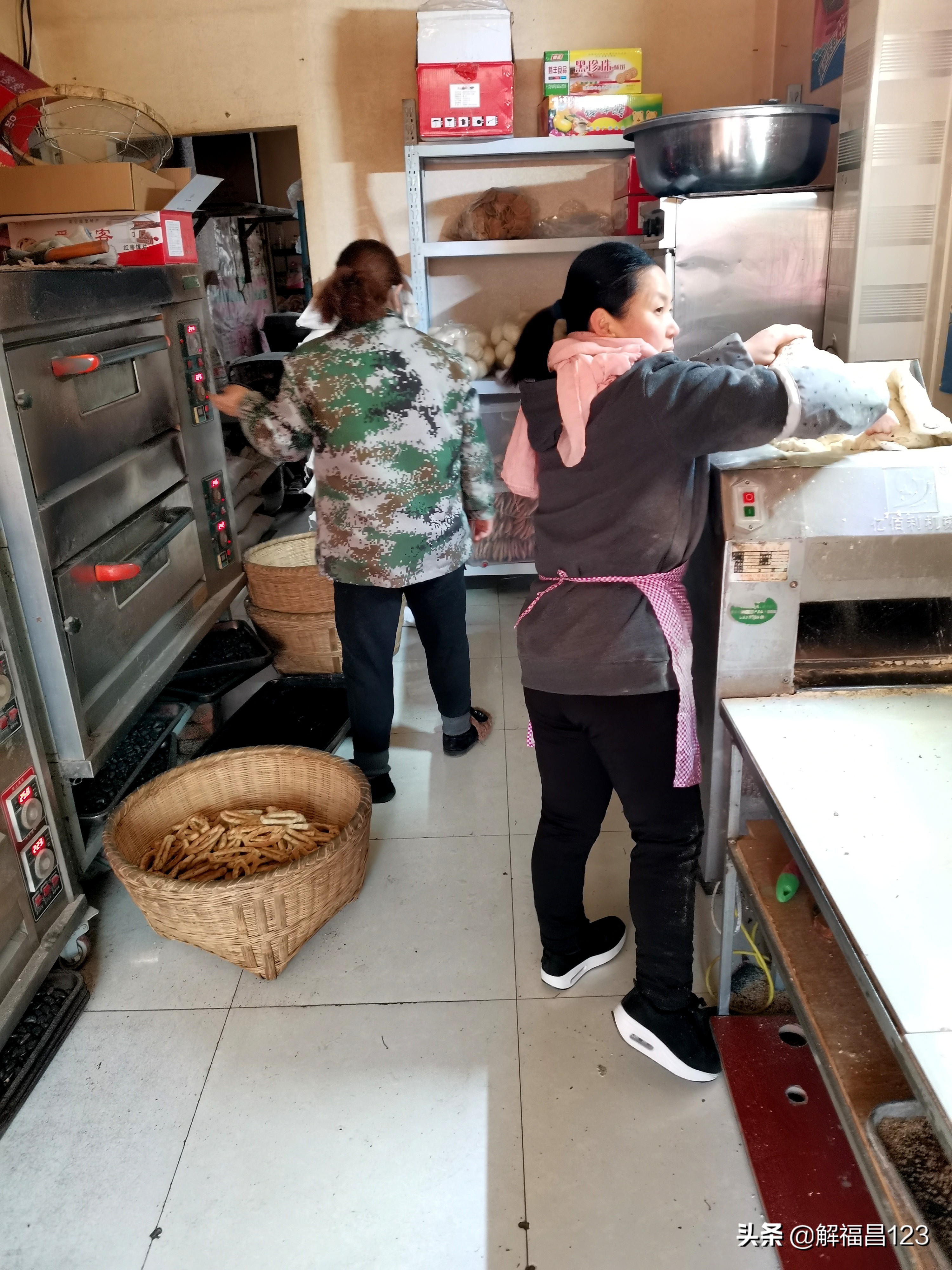 一个女人开店创业的经历,小作坊一个月赚800万