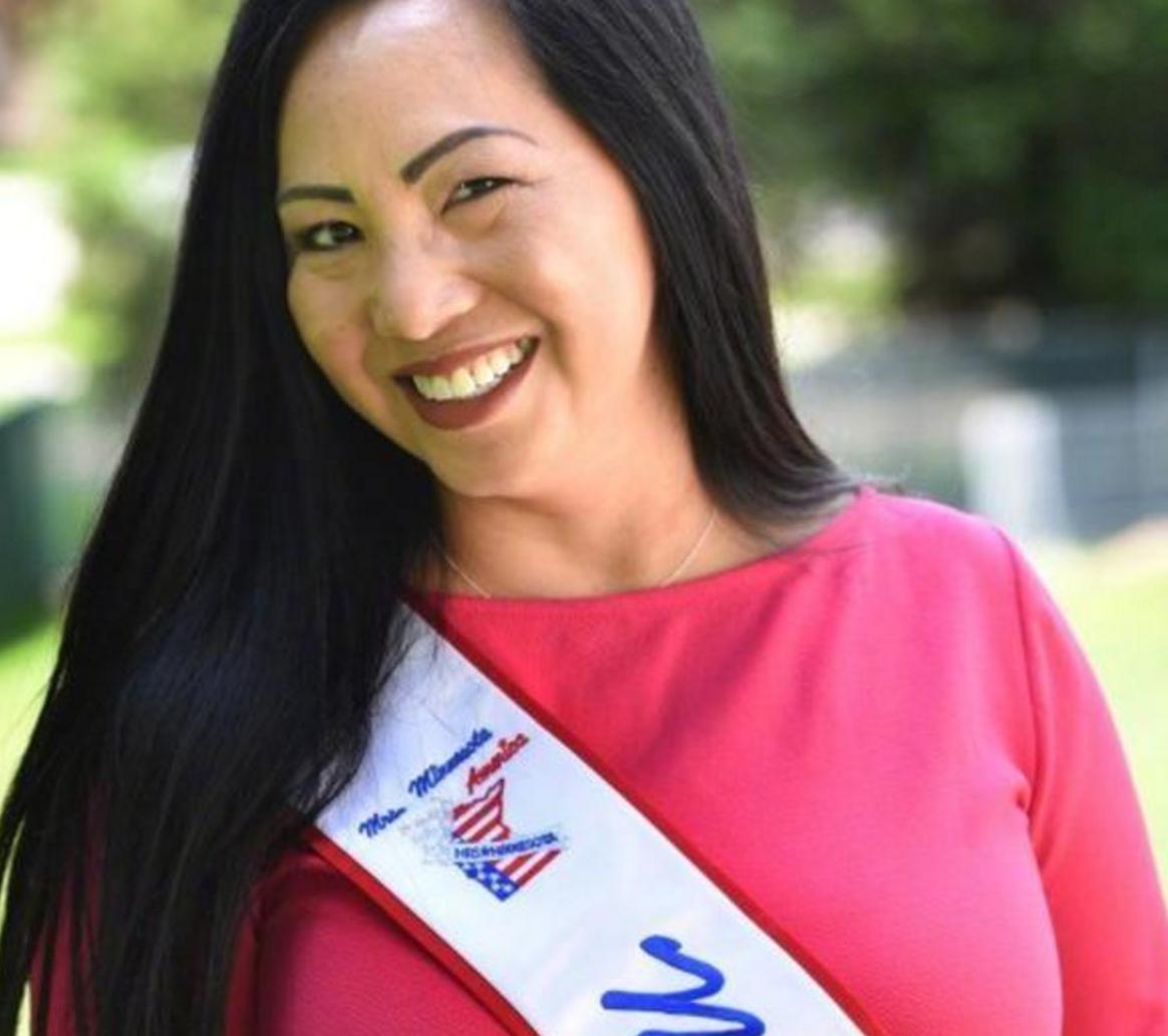 与被捕白人警察断绝所有关系，亚裔选美皇后妻要求两套房归她