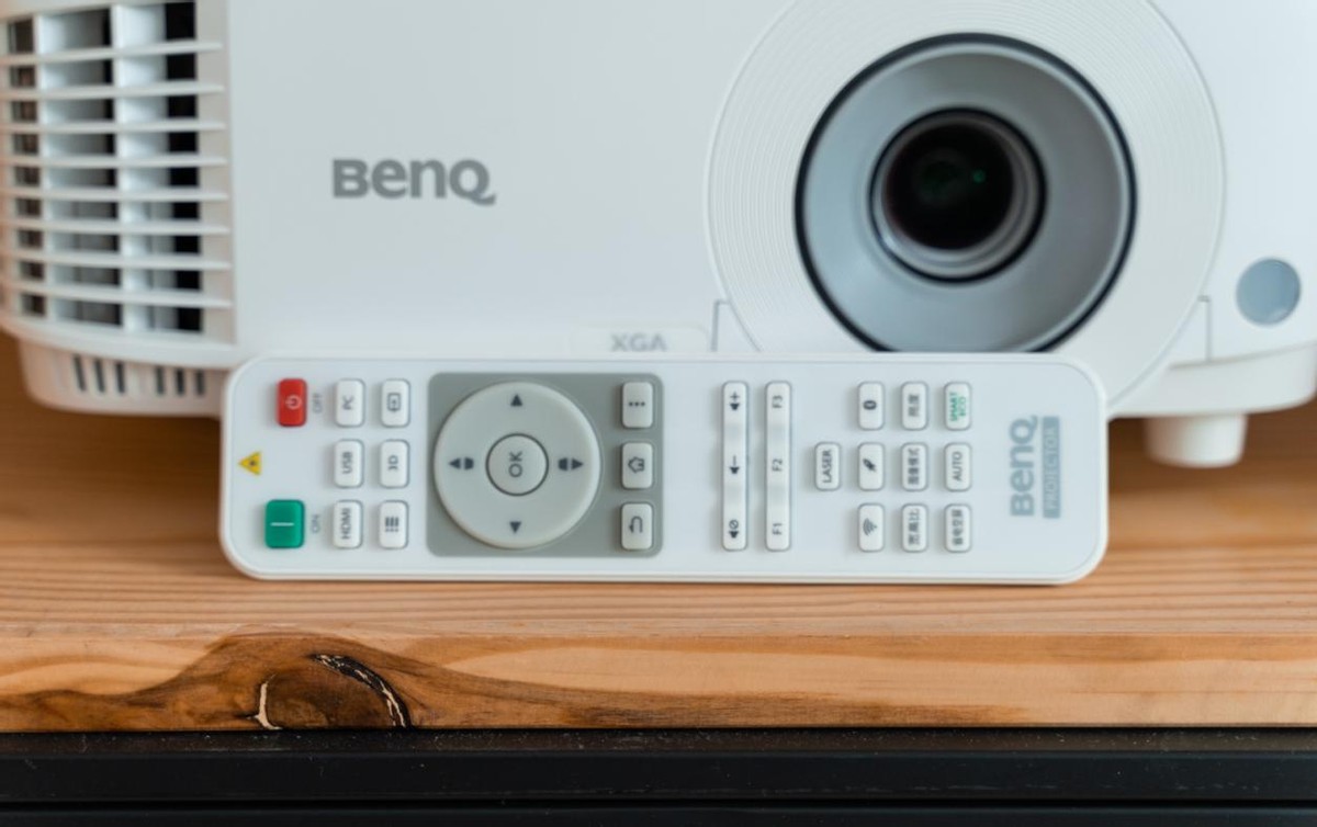 明基投影仪e520和明基w1120,明基e520无线投影仪使用教程